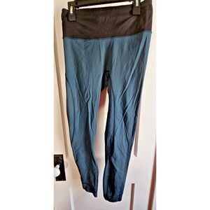 Lululemon woman tight capris Sz 6 green/ black back zip pockets‎ raw hem